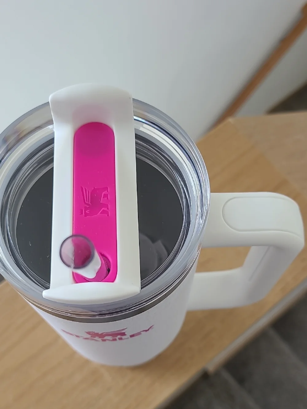 Stanley Quencher H2.0 Tumbler - White with Pink Logo- Crystal Crush - Picture 3 of 6